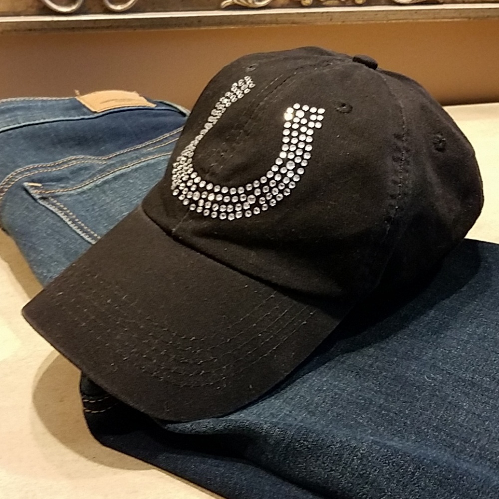 Horseshoe hat